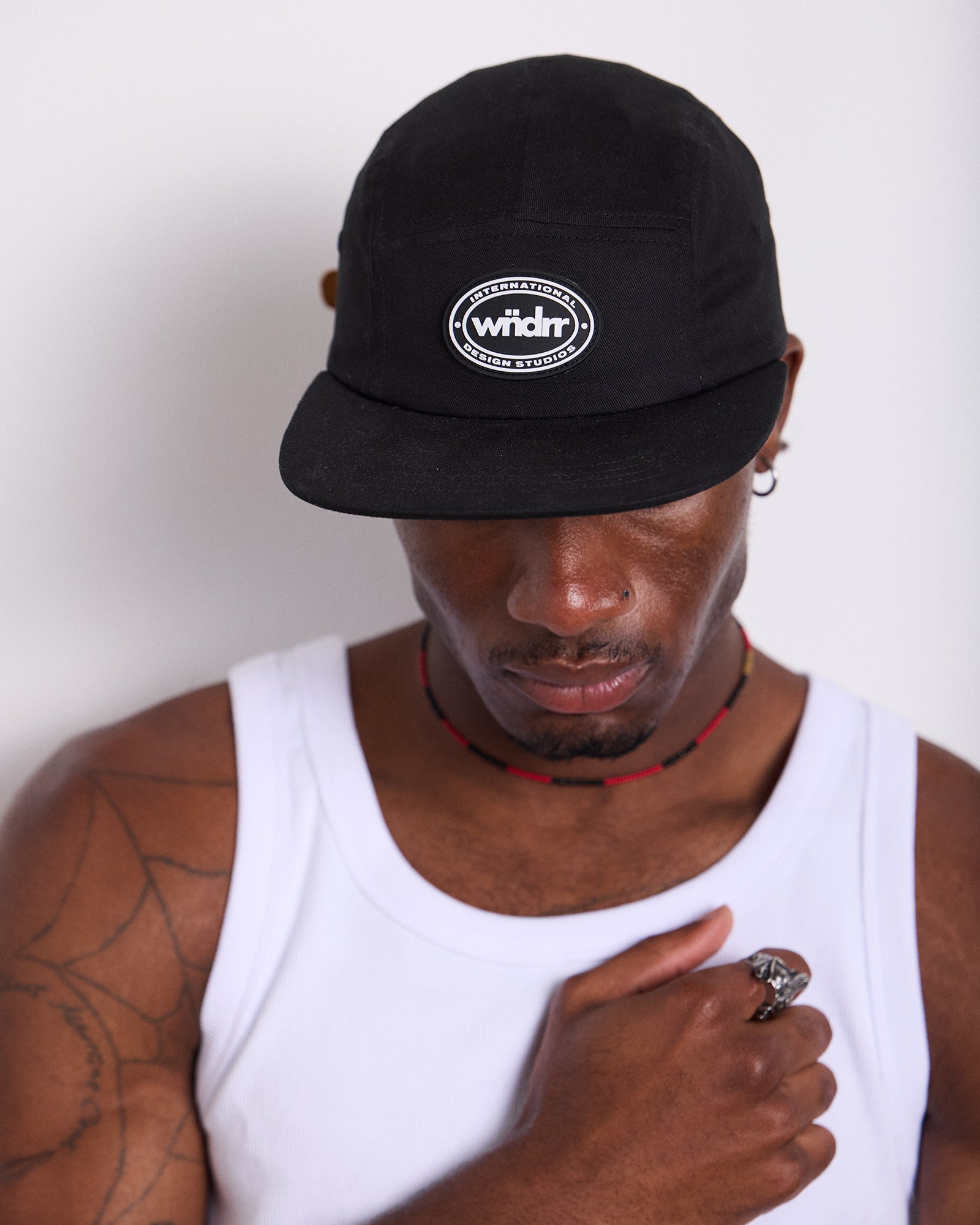 TOKEN 5 PANEL CAP - BLACK