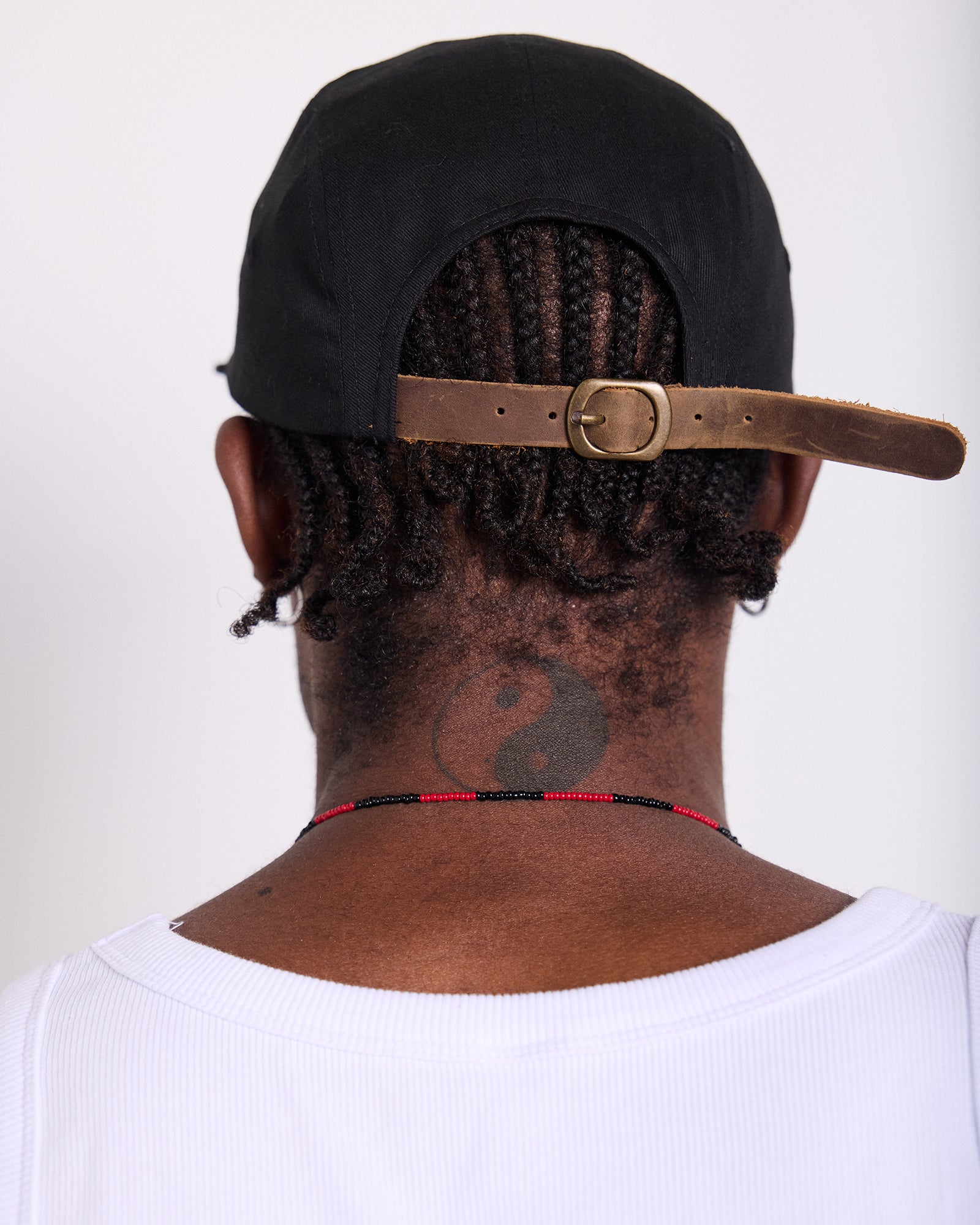 TOKEN 5 PANEL CAP - BLACK