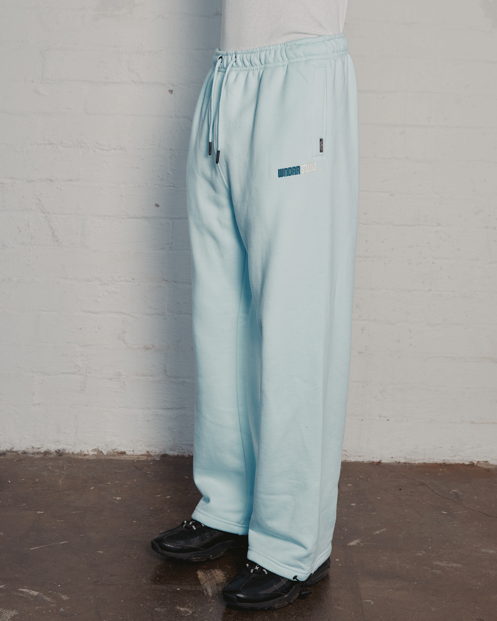 STUDIO LOUNGE TRACKPANT - BABY BLUE
