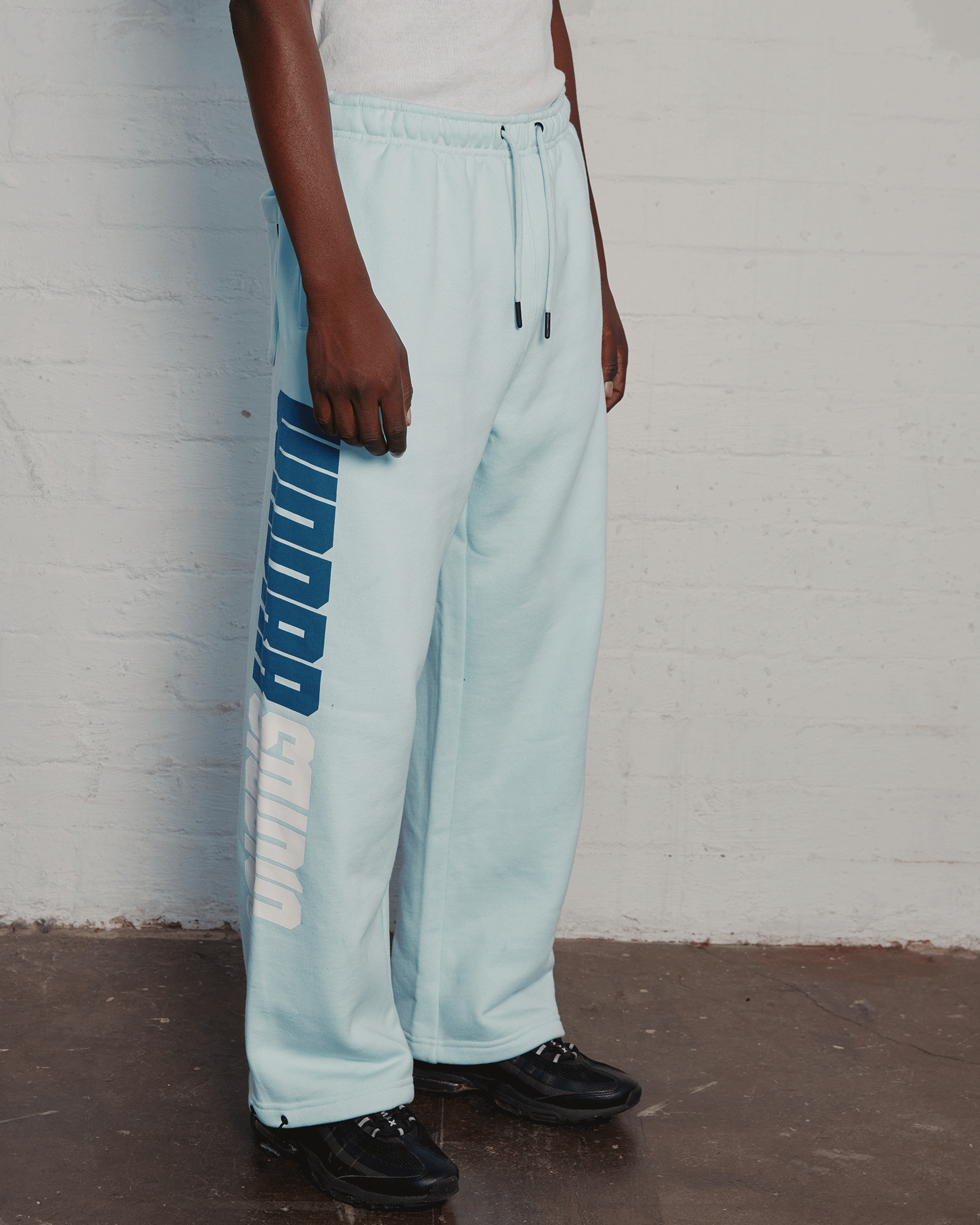 STUDIO LOUNGE TRACKPANT - BABY BLUE