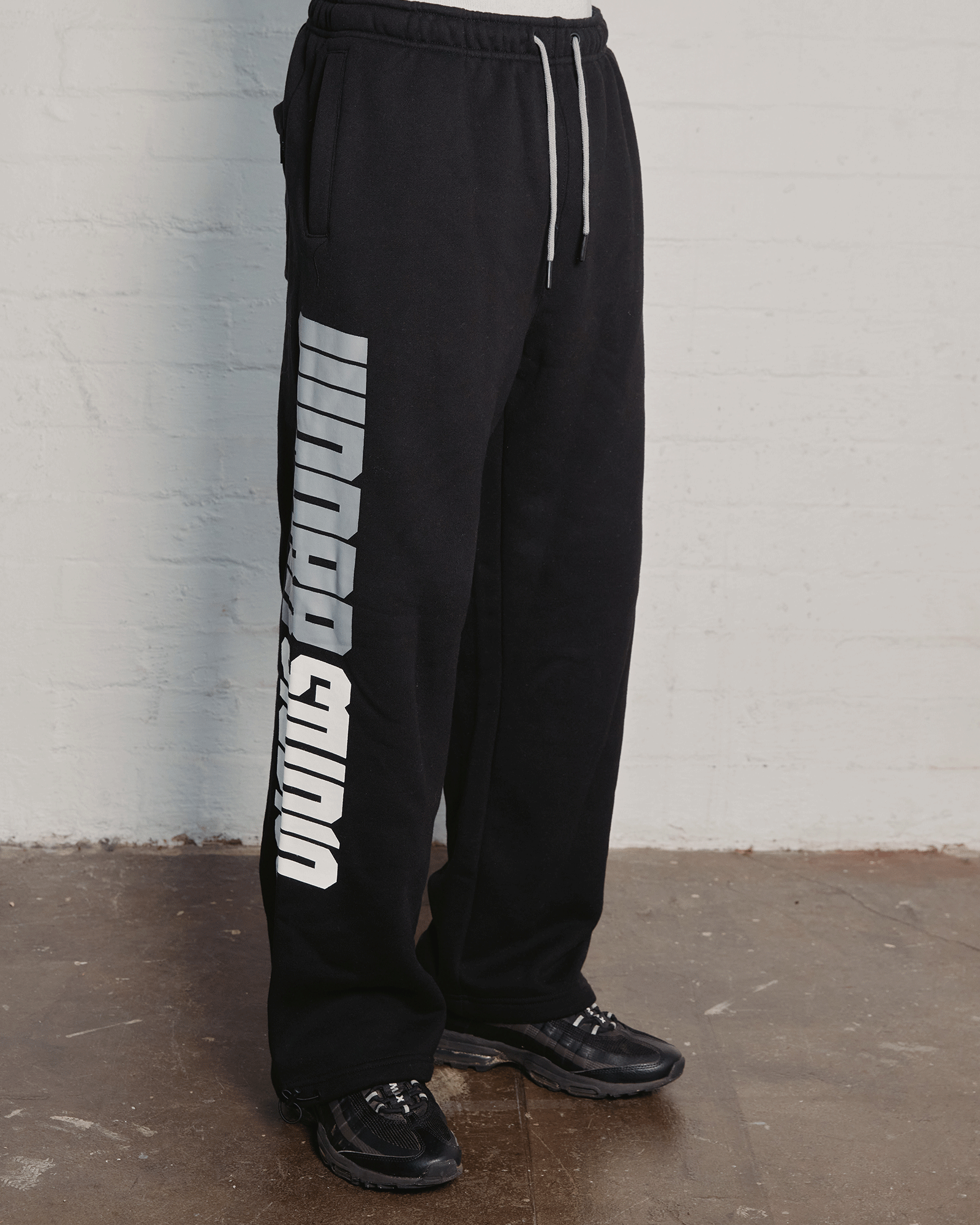 STUDIO LOUNGE TRACKPANT - BLACK