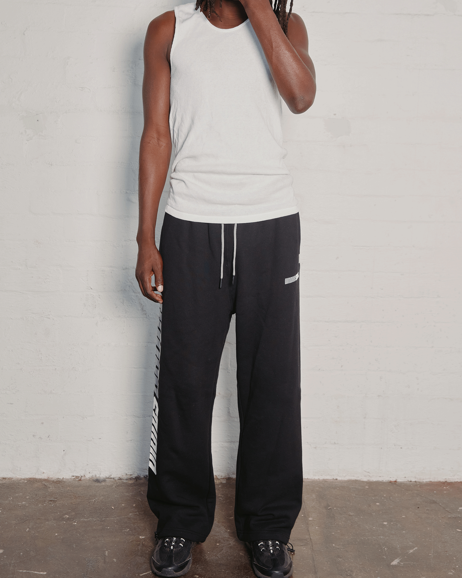 STUDIO LOUNGE TRACKPANT - BLACK