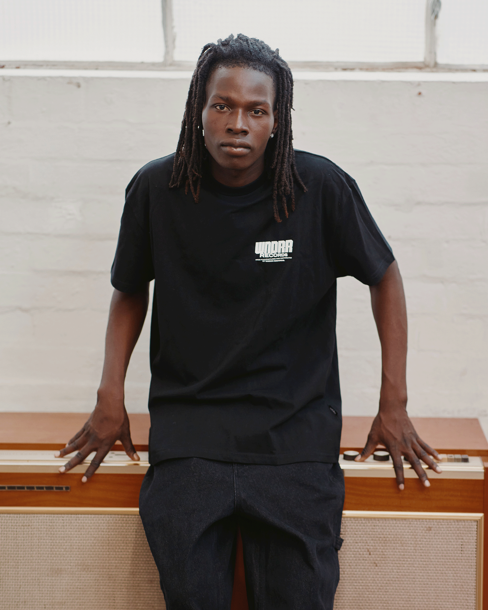 SLANT BOX FIT TEE - BLACK
