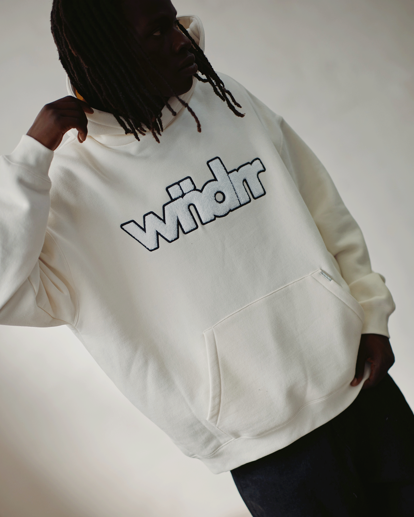 TONE HOOD SWEAT - OFF WHITE