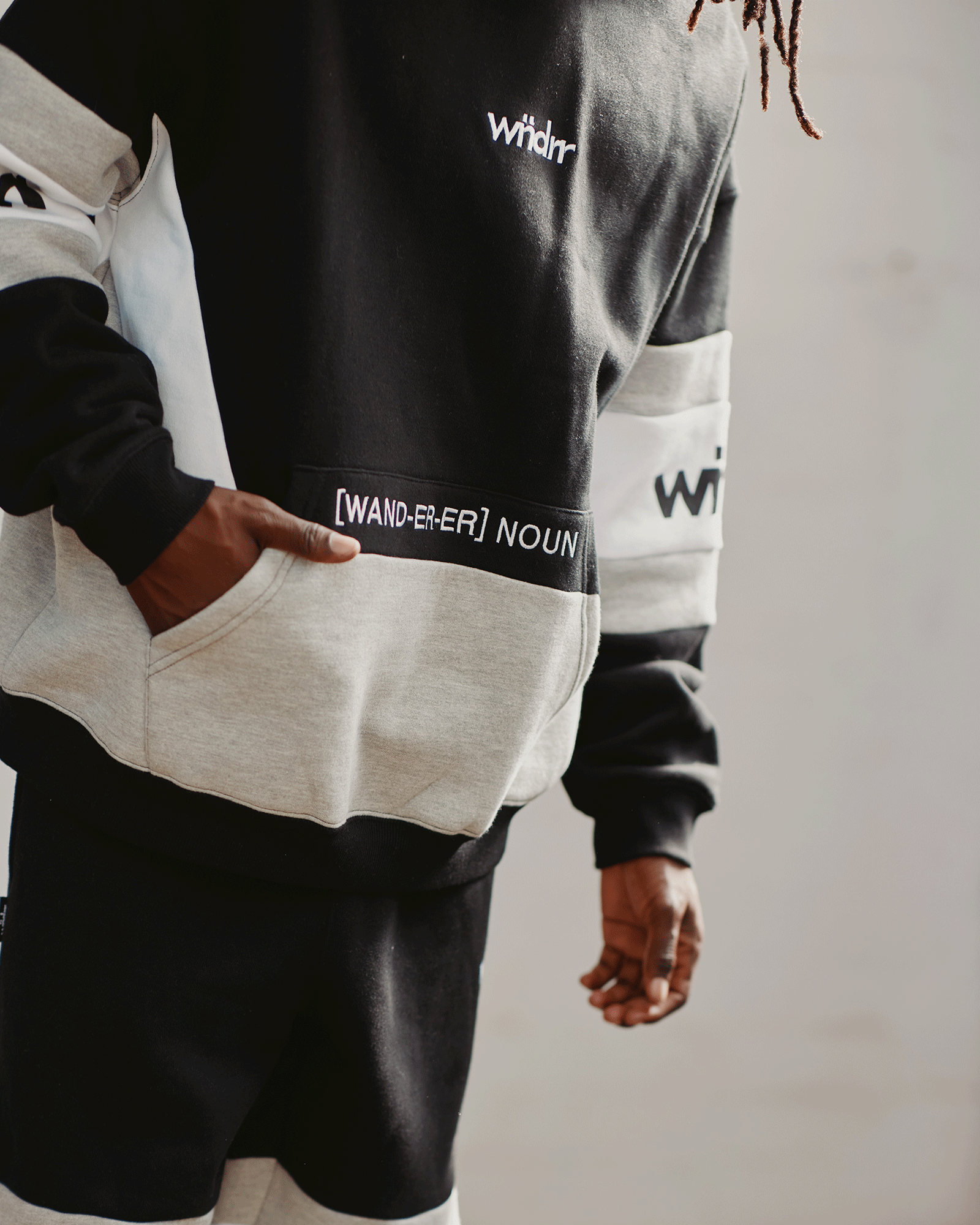 JUNCTION PANEL HOOD SWEAT - BLACK