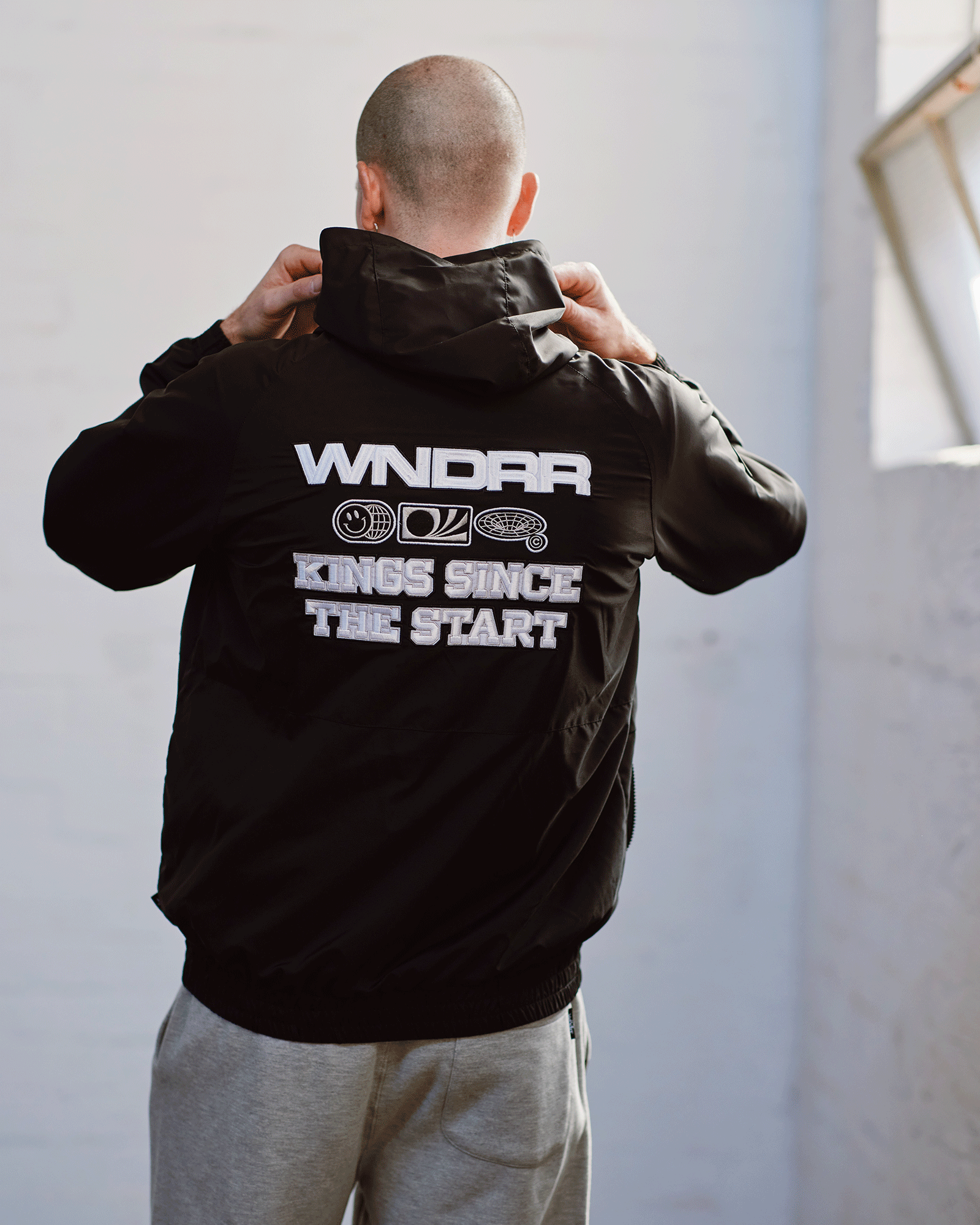 AMPLIFY SPRAY JACKET - BLACK
