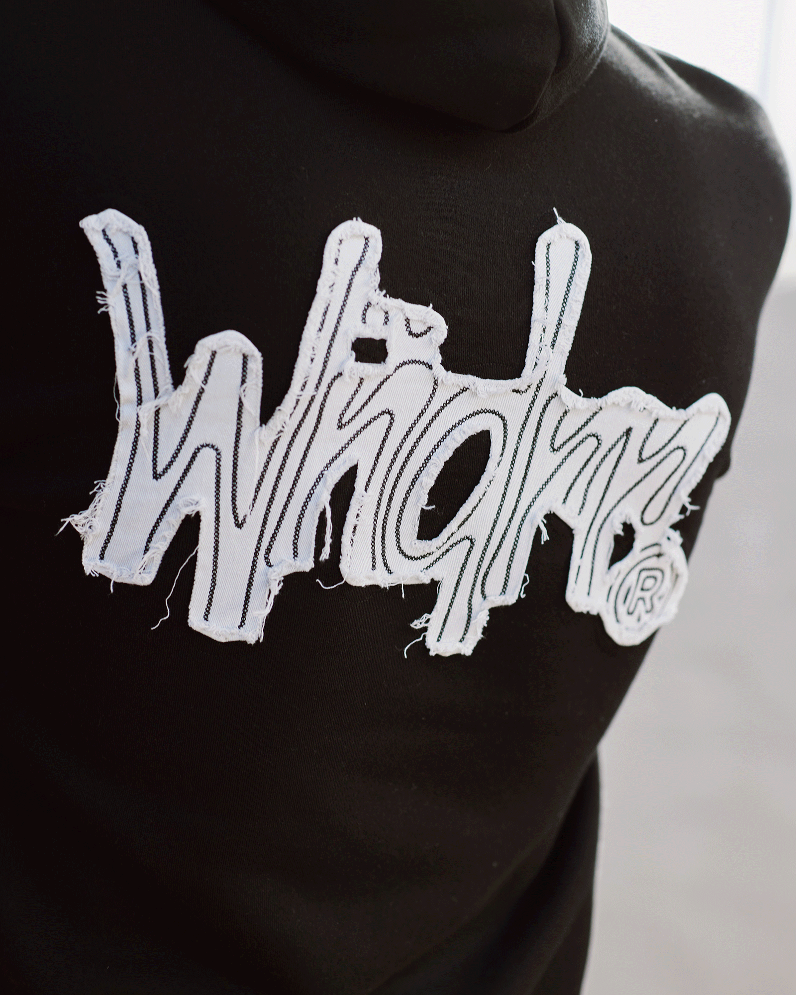FRAYED HOOD SWEAT - BLACK