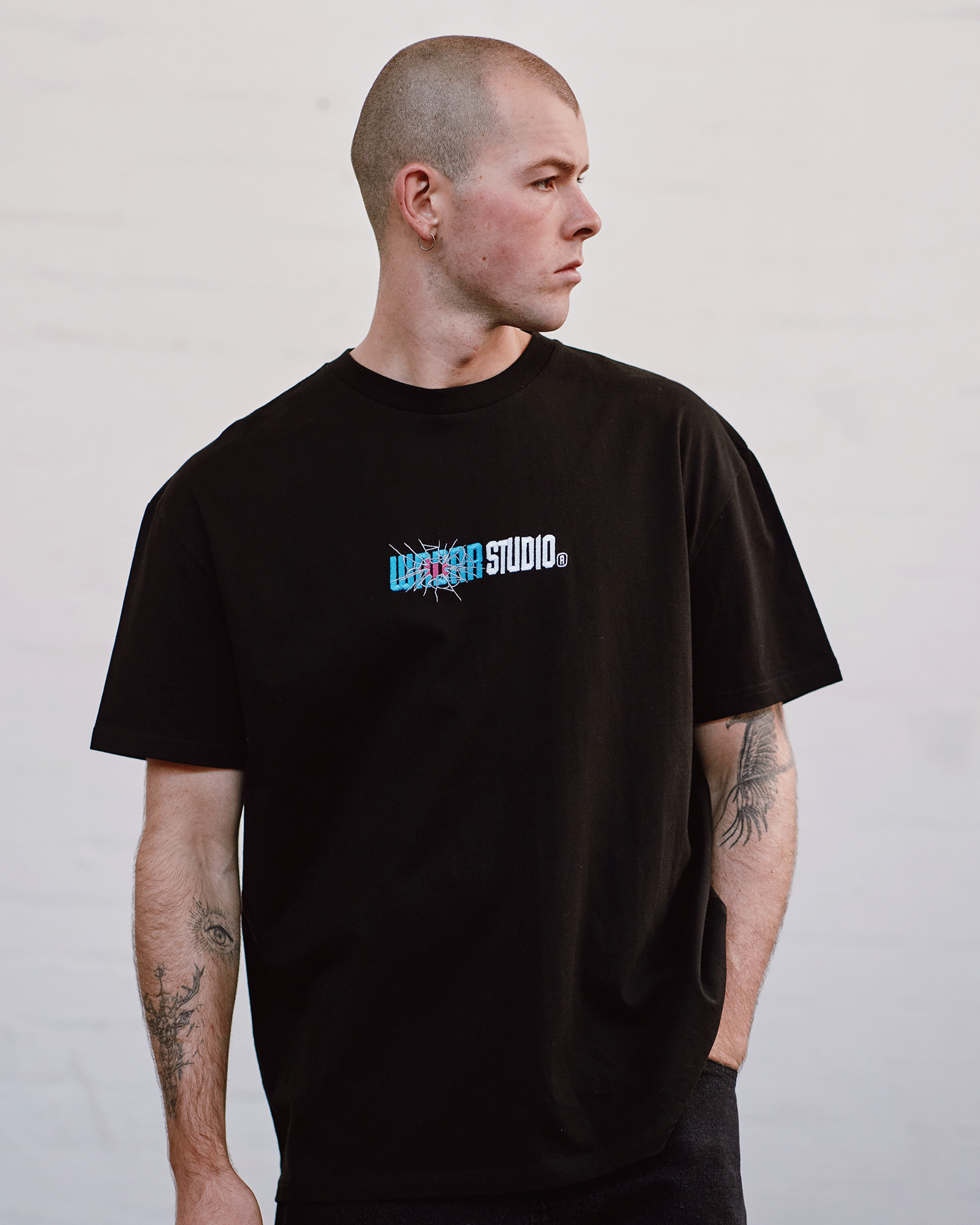 SHATTER BOX FIT TEE - BLACK